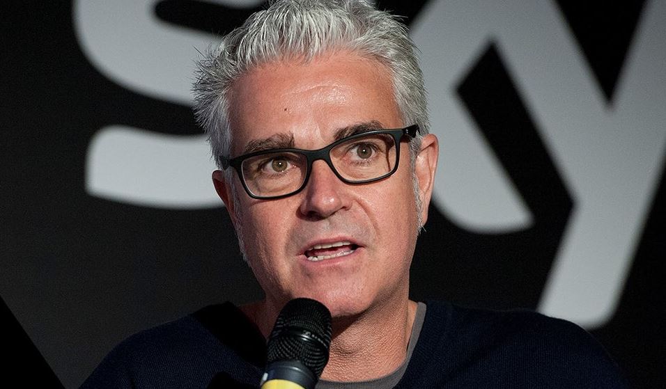 Fuck Salvini! Nils Hartmann, manager di Sky, fa il dito medio al vicepremier (ma tira in mezzo i figli)