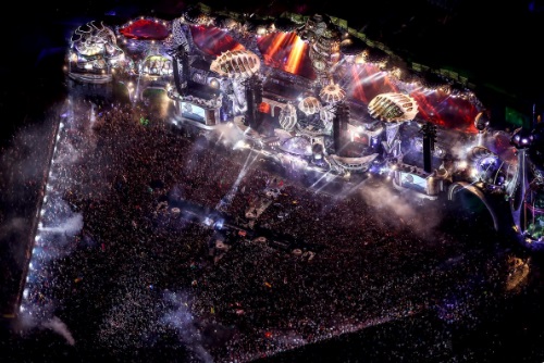 Programmi TV di stasera, domenica 29 luglio 2018. Su Rai4 la serata finale di Tomorrowland