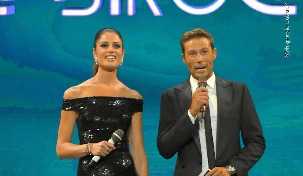 Festival di Castrocaro 2018: la finale perde la diretta e ‘scivola’ in seconda serata su Rai 1. Ecco chi ha vinto