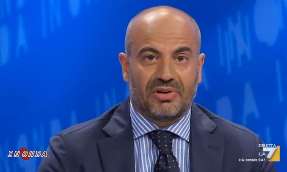 In Onda, Gianluigi Paragone: «Sarei contento che L’Ultima Parola tornasse in Rai. Con Orfeo e Maggioni certe cose non si potevano dire»