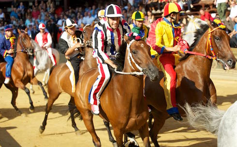 Palio di Siena in diretta dalle 18.15 su Rai2