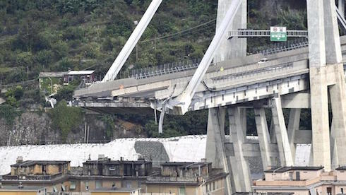 Crollo del ponte a Genova: le variazioni di palinsesto di oggi
