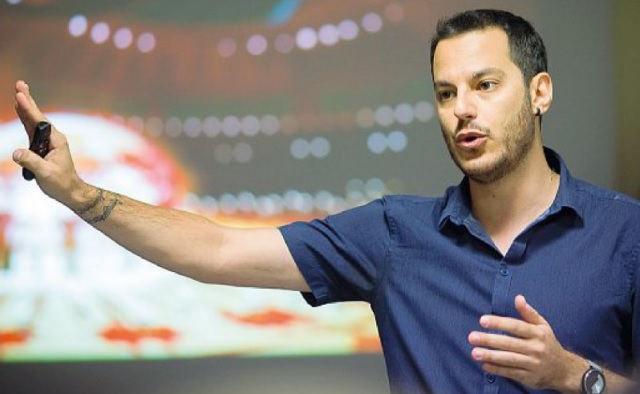 X Factor 2018, Simone Ferrari pronto a far dimenticare Tommassini: «Luca ha un’estetica anni Novanta»