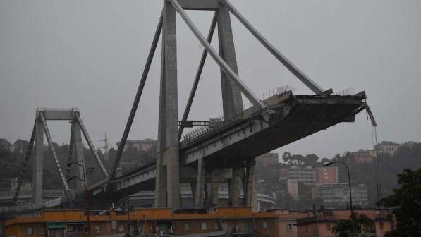 Crollo del ponte di Genova: anche Mediaset sospende gli spot. Funerali in diretta su Canale 5
