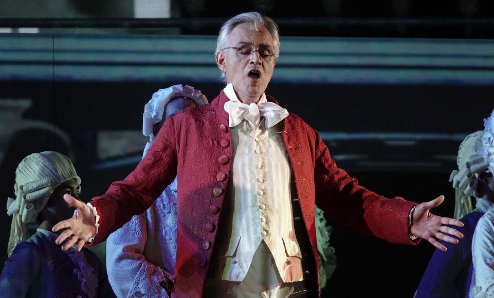 La notte di Andrea Bocelli: su Rai1 lo show benefico condotto da Milly Carlucci. Richard Gere tra gli ospiti