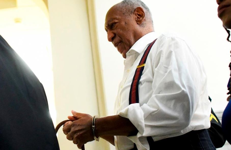 Bill Cosby condannato da 3 a 10 anni di carcere: «Violento predatore sessuale» – Video