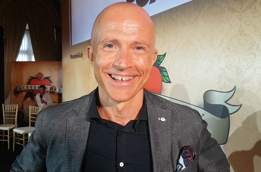 Giorgio Mastrota a DM: «In Romolo+Giuly sarò mefistofelico. Mi hanno proposto di fare Isola, GF Vip e Pechino, ma non volevo perdere le televendite»