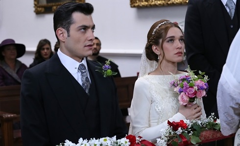 Il Segreto anticipazioni: Larraz e i suoi uomini interrompono le nozze di Prudencio e Julieta