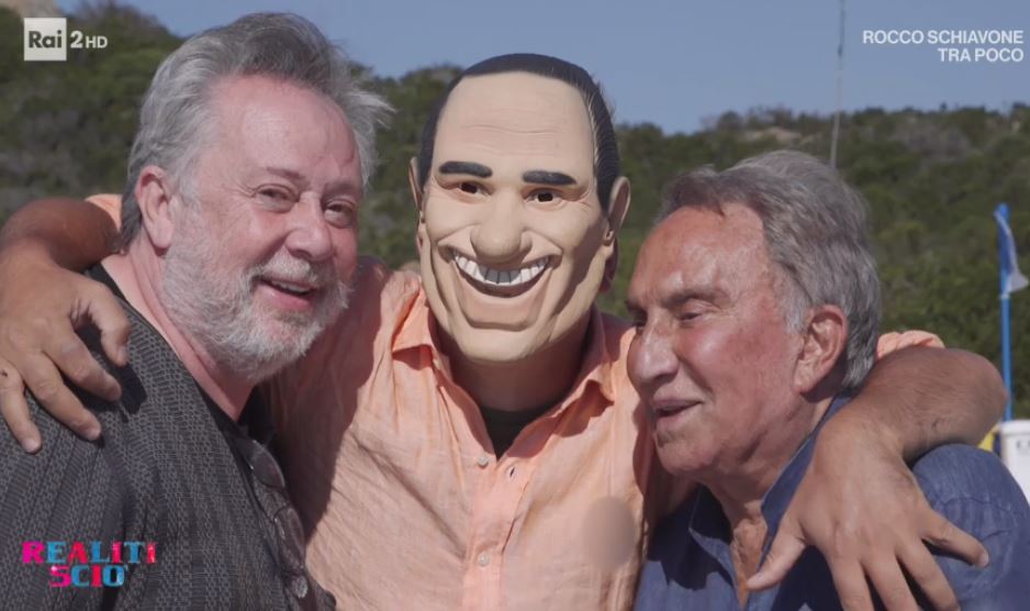 Realiti sciò: Enrico Lucci racconta l’Italia (sur)reale in cui tutto fa spettacolo