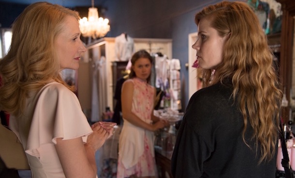 Sharp Objects: Amy Adams promette fiato sospeso e qualche lacrima. Da stasera su Sky Atlantic