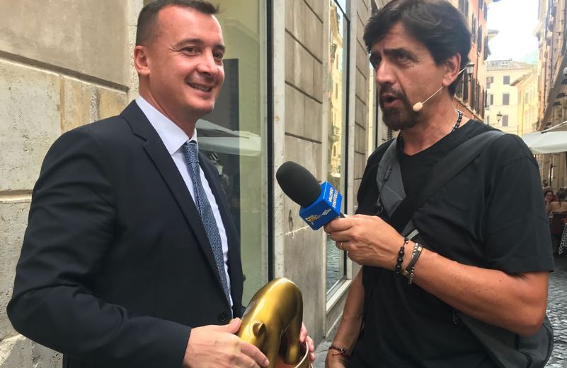 Striscia la Notizia 2018 inizia col Tapiro d’oro a Rocco Casalino