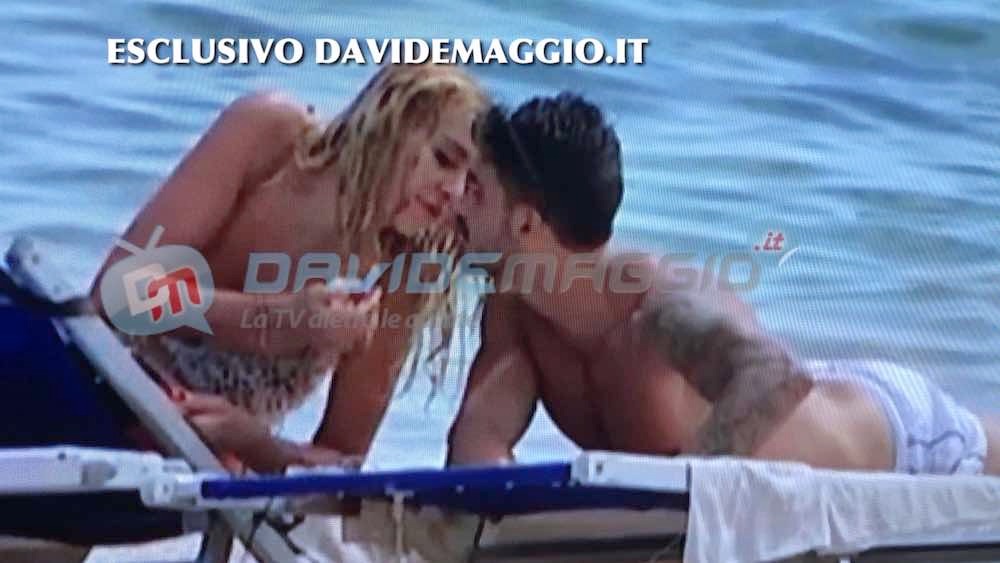 BOOM! Valeria Marini flirta con il single Ivan a Temptation Island Vip – Foto Esclusiva