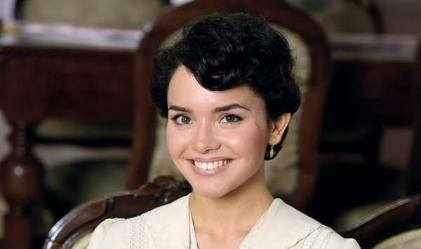 Una Vita anticipazioni: arriva la nuova protagonista Blanca. E’ la figlia segreta di Ursula, rinchiusa in un manicomio