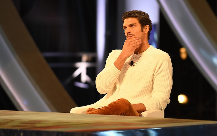 Grande Fratello Vip 2018, Enrico Silvestrin al vetriolo: Elia Fongaro eliminato d’ufficio. Cecchi Paone str*nzo, vincitore già deciso