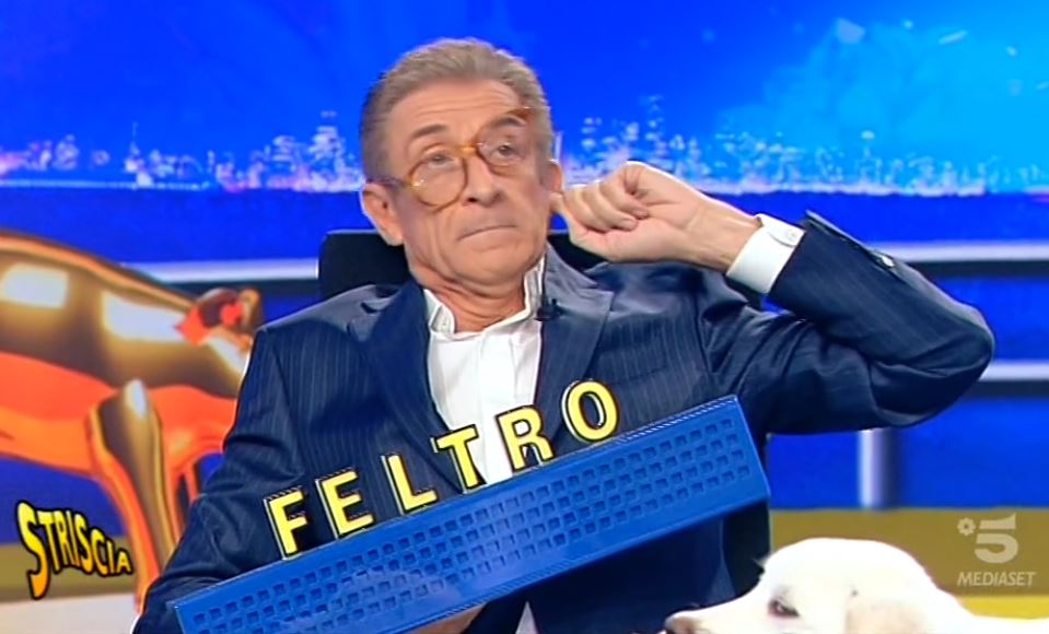 Striscia la Notizia, Vittorio Feltri diserta l’invito in studio. Greggio ed Hunziker: «Direttore, vieni a trovarci»