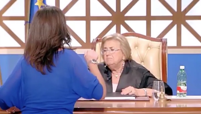 Forum, la giudice Melita Cavallo sbotta con una contendente indisciplinata: «Vada a sedersi, se no la mando fuori. Basta!»