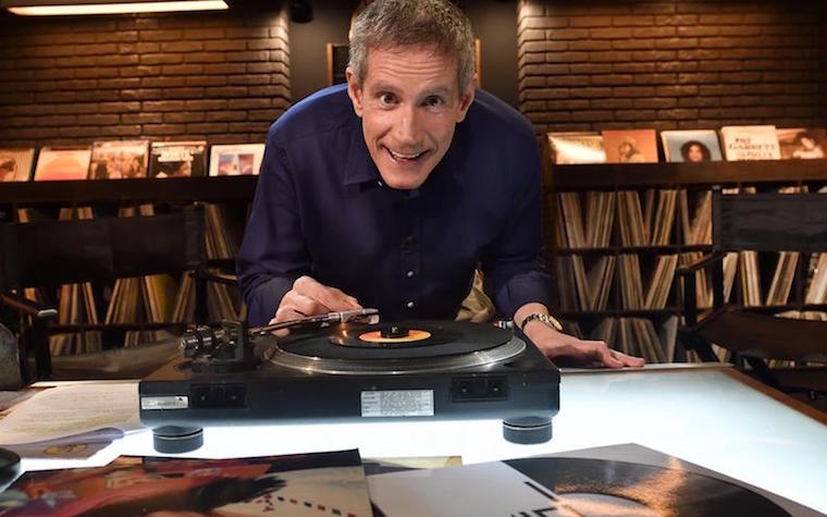 I Miei Vinili: la passione musicale di Riccardo Rossi e dei suoi ospiti riparte da Rai3