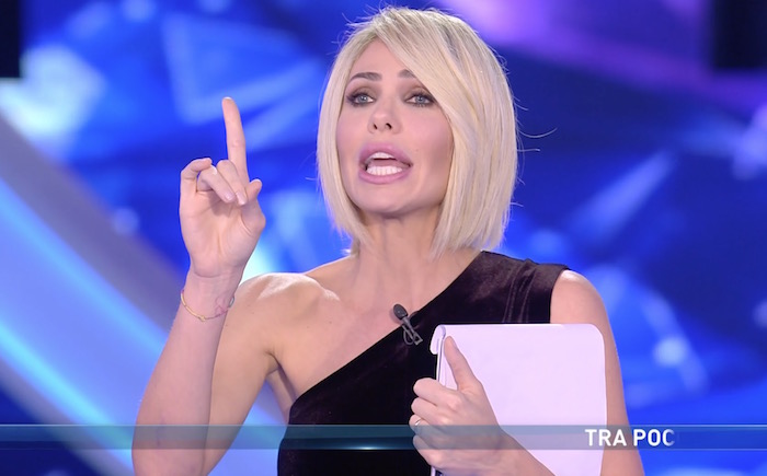 Grande Fratello Vip 2018, sesta puntata del 25 ottobre in diretta. Scontro Ilary – Corona, eliminata la ‘Marchesa’. In nomination Martina, Ivan ed Elia