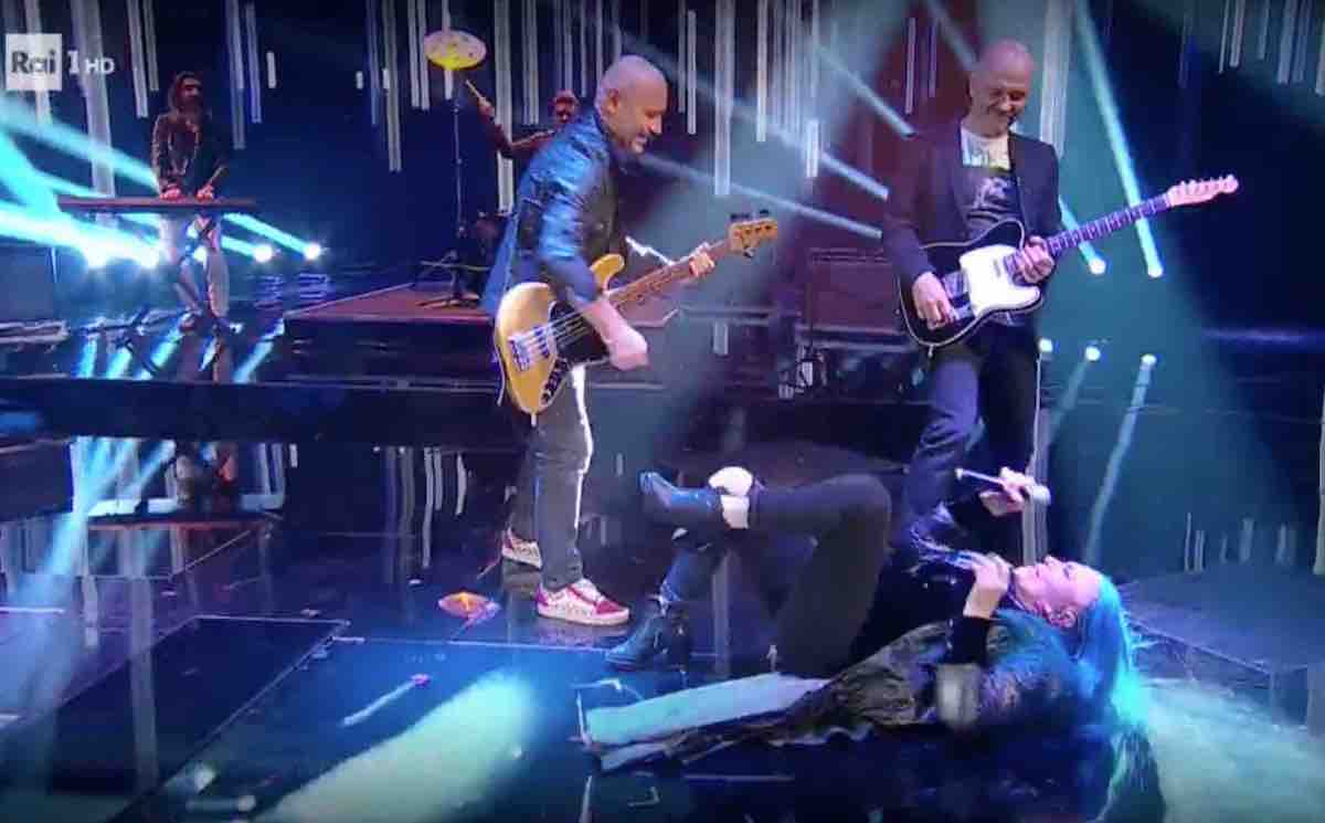 Loredana Bertè cade durante l’esibizione a Che Tempo Che Fa