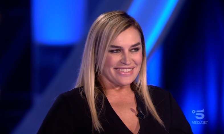 Lory Del Santo contattata da The Couple: “Dovrei cambiare fidanzato per partecipare. Lui non vuole”