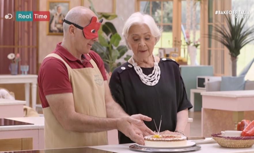 Bake Off 2018 sottosopra: anche Alfredo in semifinale