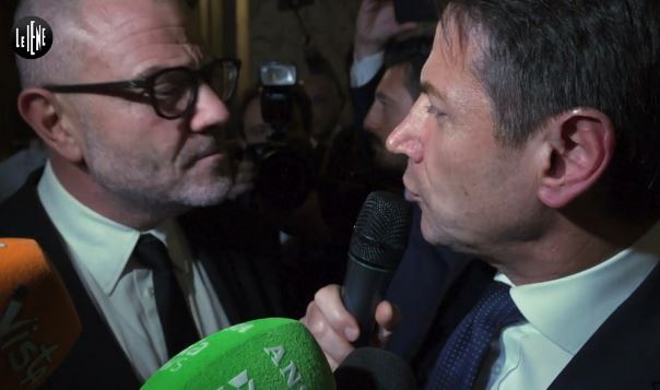 Le Iene, il premier Conte spiazza l’inviato: «Stasera sono io l’intervistatore» – Video