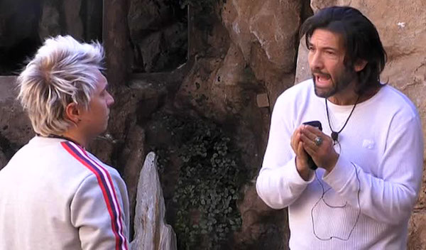 GF Vip, Walter Nudo vs il gruppo casinista: «Son due ca**o di mesi che non dormo». La Provvedi: «Ridevamo perché hai scoreggiato»