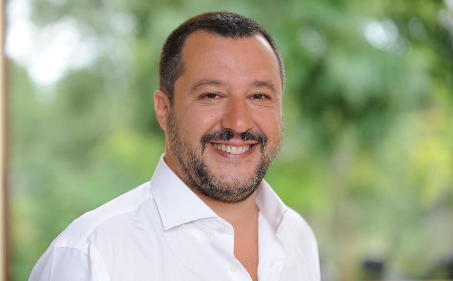 BOOM! Matteo Salvini contro tutti al Maurizio Costanzo Show