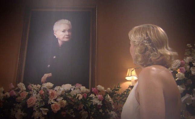 Beautiful anticipazioni: il quadro parlante di Stephanie