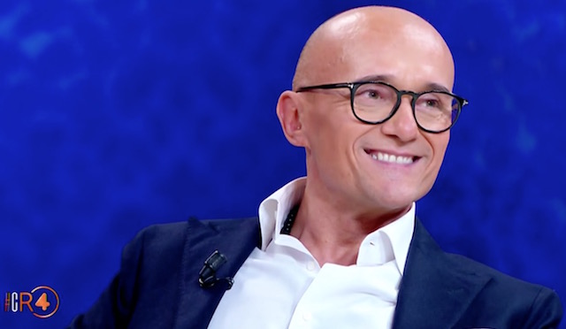 Signorini risponde a Striscia: «Mi faccio una risata. Monte non è neanche il mio tipo, ha le gambe a X»