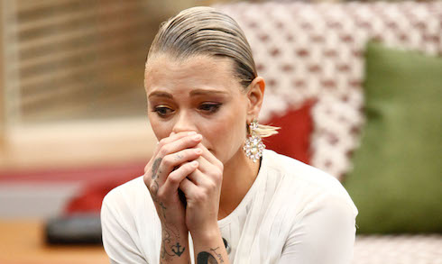 Grande Fratello Vip 2018, Giulia Provvedi di nuovo in lacrime per le (presunte) corna del fidanzato