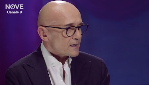 Alfonso Signorini: «Barbara D’Urso non mi piace. Per Berlusconi mi butterei giù dal balcone»