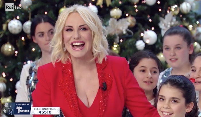 Ascolti TV | Sabato 15 dicembre 2018. Festa di Natale 16.2%, Renzi 1.8% battuto anche da La Fabbrica dei Biscotti su Tv8 (2.2%) e da Rocky IV su Rai Movie (2.5%)