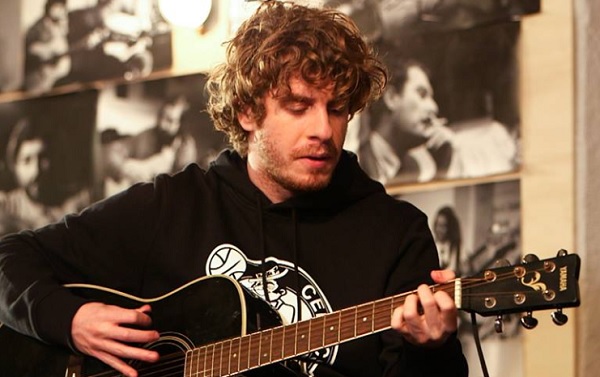 X Factor, Lodo Guenzi in forse: «Nessuno mi ha chiesto di restare, ma non so cosa direi». E silura Asia Argento…