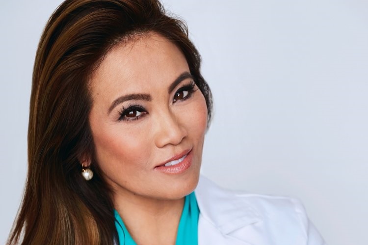 Dr. Pimple Popper: Sandra Lee, la «Dottoressa Schiacciabrufoli», lavora anche a Natale