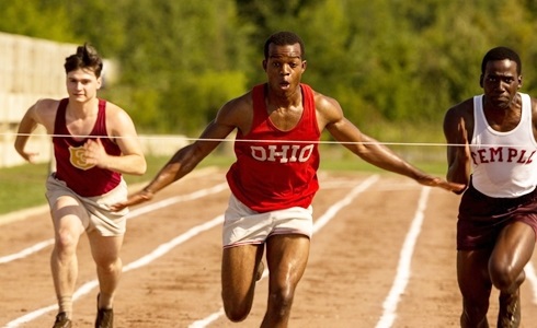 Programmi TV di stasera, lunedì 17 dicembre 2018. Su Canale5 «Race – Il colore della vittoria»