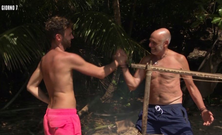 Isola dei Famosi 2019: Paolo Brosio e Luca Vismara riaccendono il fuoco a Playa Uva