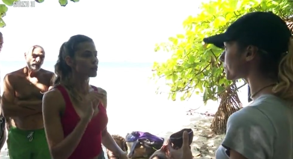Isola, scoppia lo scontro. Ariadna contro Soleil: «Sei finta come la merda» – Video