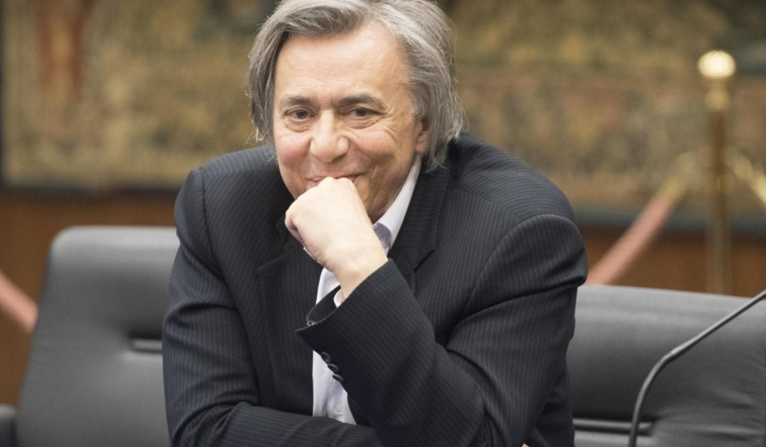 Rai2, Freccero: «Popolo Sovrano costa 150 mila euro. Se non crescerà, bisogna cambiarlo». E su Sfera Ebbasta…