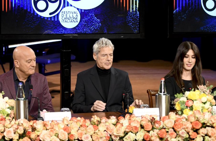 Sanremo 2019, conferenza stampa d’apertura del Festival. Baglioni: «Conflitto d’interessi? Ho la coscienza a posto». Cocciante ospite la seconda sera