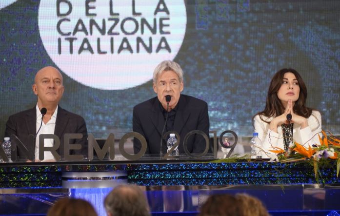 Sanremo 2019, conferenza stampa della quarta serata. Baglioni: «Il tapiro di Striscia? Irrilevante»
