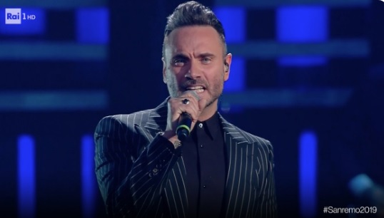 Sanremo 2019: un Festival con la giacca. I look della seconda serata