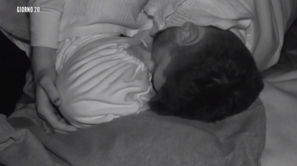 Isola dei Famosi 2019: Soleil e Jeremias già si baciano. Poi lei provoca Luca: «Sei molto studiato»