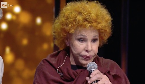 Ornella Vanoni si addormenta in diretta ad Ora o Mai Più
