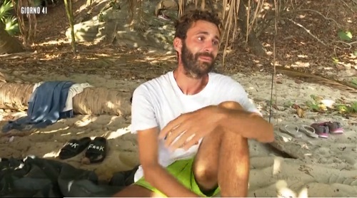Isola dei Famosi, Ghezzal aggredisce Luca e lo chiama «ricchietto». Cosa voleva dire?
