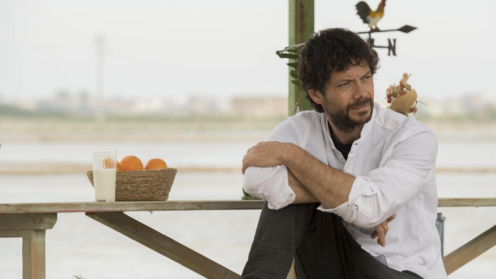 Il Molo Rosso: debutta su Rai 2 l’intrigante dramma con protagonista Alvaro Morte