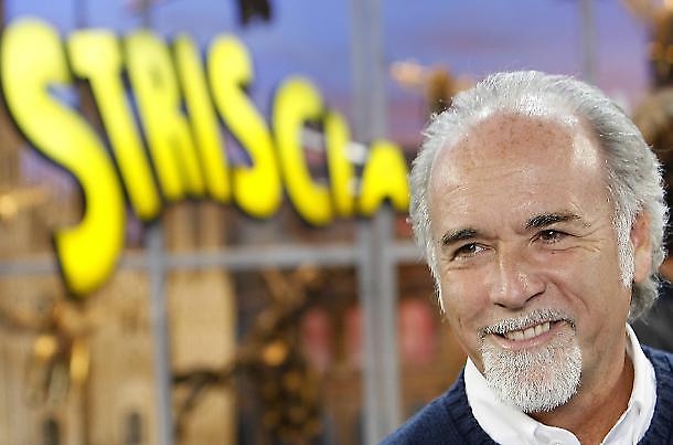 Antonio Ricci: «Striscia sfora perché deve fare da supplente quando Mediaset non ha un prime time forte. Isola e Adrian due buchi neri»