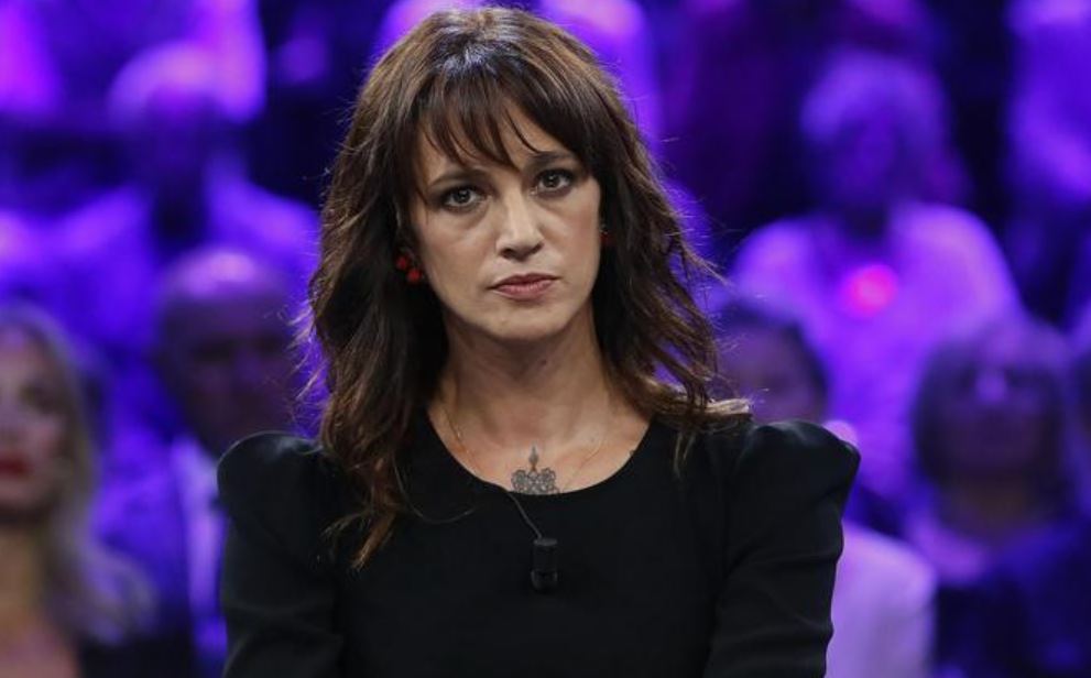 Asia Argento: «Ho raccontato i c*zzi miei in TV per mantenere i miei figli. Mi hanno pagato tanto». Ora farà «Realiti» su Rai2