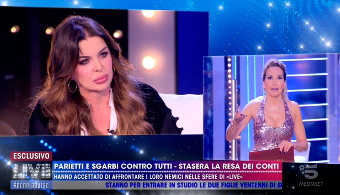 Barbara D’Urso VS Alba Parietti “live” (che la criticò): «Sei stata pesante, ma io volo alto e dimentico» – Video