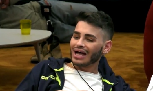 Grande Fratello 2019, Cristian Imparato fa coming out. E su Karina Cascella: «E’ una str0nza. Cornutazza napoletana»